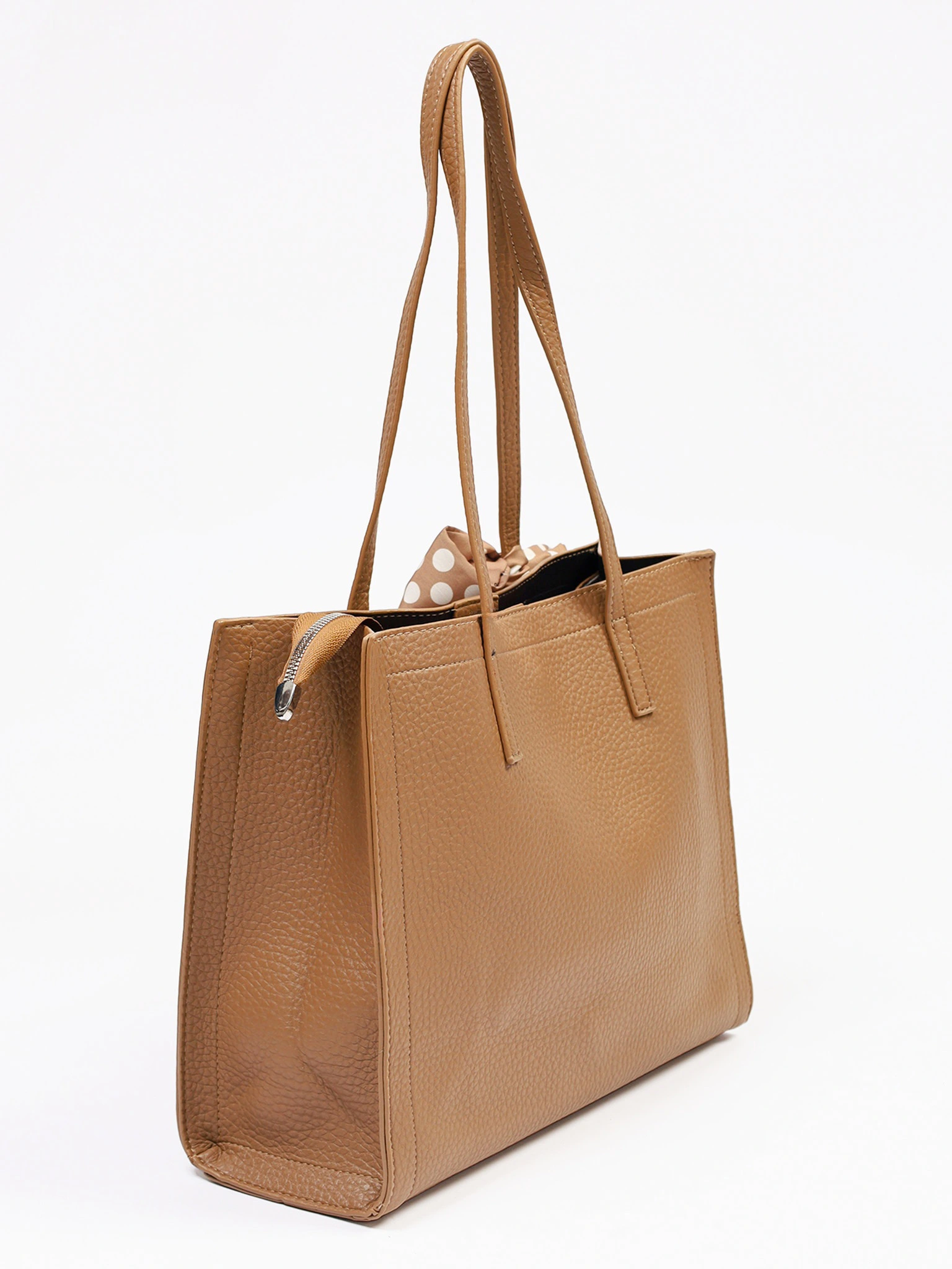 Сумка-тоут с плоскими ручками с декоративным платком в ассортименте